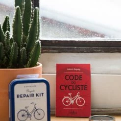 Kit De Réparation Vélo Du Cycliste - Kikkerland -France Accessoires vélo Soldes 2023 kit de reparation velo du cycliste kikkerland 3