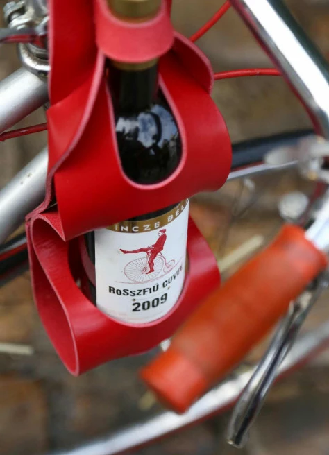 Porte-bouteille Vélo De Vin En Cuir - La Bouclée 4 Porte-bouteille Vélo De Vin En Cuir - La Bouclée – Image 2